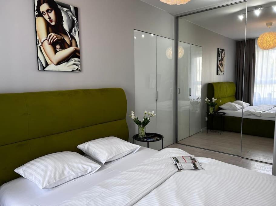 Europa22 "Apartament Delux" Z Wanna - Centrum Miasta Z Widokiem Na Staw Tomaszow Mazowiecki Luaran gambar