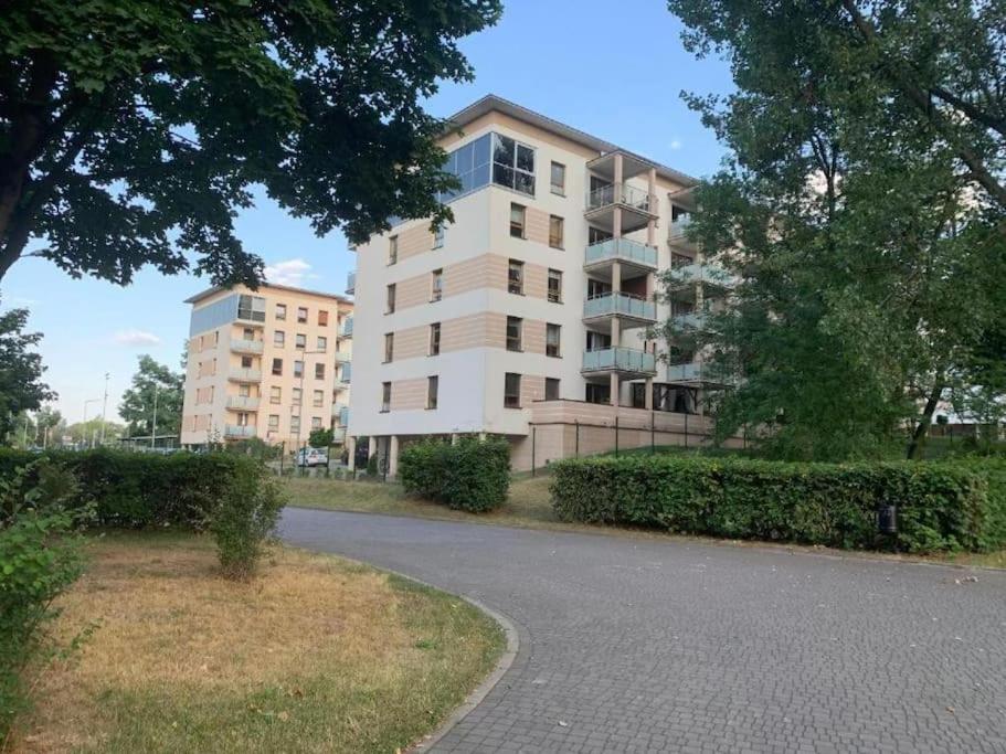 Europa22 "Apartament Delux" Z Wanna - Centrum Miasta Z Widokiem Na Staw Tomaszow Mazowiecki Luaran gambar